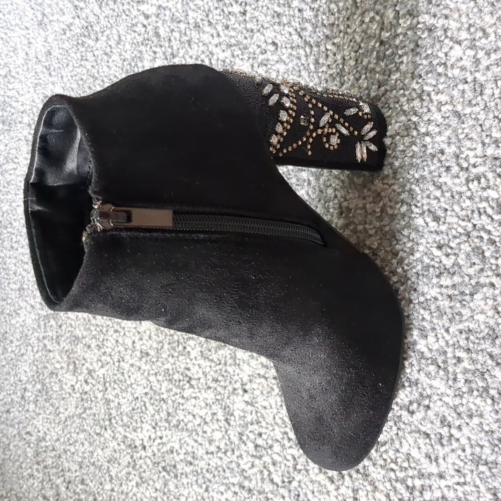 Brand new black booties - Picture 4 of 7